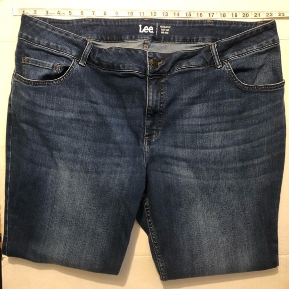 Woman’s plus-size Lee regular fit ,boot cut , midrise jeans size 24w P - Picture 6 of 8